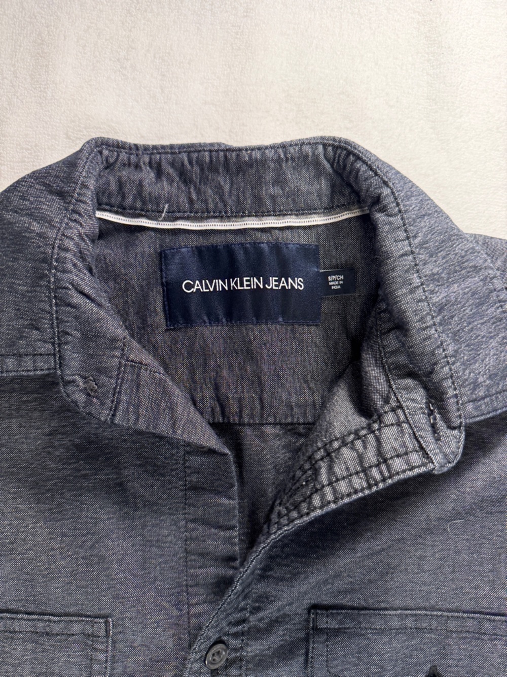 Calvin Klein Jeans Chambray Button Down Shirt Men’s S Dark Wash Utility Workwear - Picture 3 of 6